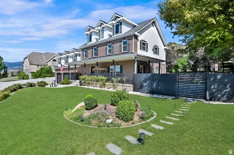 Exterior - 4433 S Devonshire Dr E, Bountiful, UT 84010 photo 3 of 11