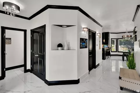 Entry Way - 4433 S Devonshire Dr E, Bountiful, UT 84010 photo 2 of 3