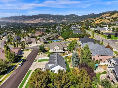 View/Area - 4433 S Devonshire Dr E, Bountiful, UT 84010 photo 4 of 9