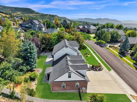 View/Area - 4433 S Devonshire Dr E, Bountiful, UT 84010 photo 8 of 9
