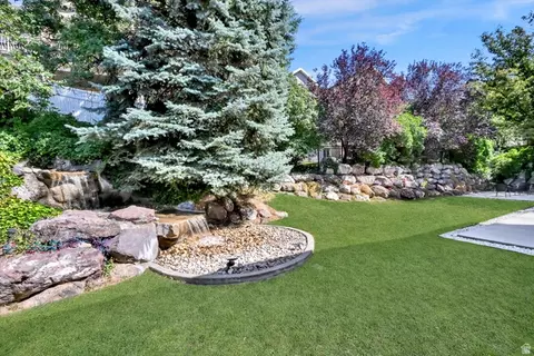 Exterior - 4433 S Devonshire Dr E, Bountiful, UT 84010 photo 11 of 11