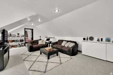 Living - 4433 S Devonshire Dr E, Bountiful, UT 84010 photo 4 of 4