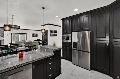 Kitchen - 4433 S Devonshire Dr E, Bountiful, UT 84010 photo 3 of 4
