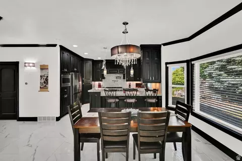 Dining - 4433 S Devonshire Dr E, Bountiful, UT 84010 photo 4 of 5