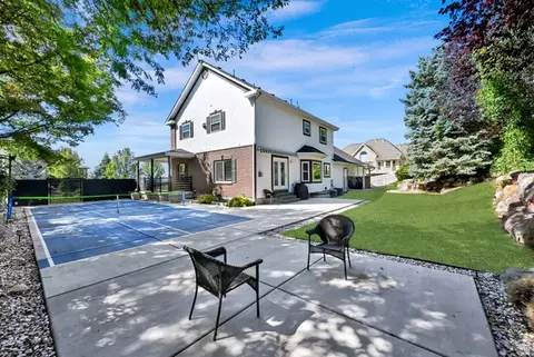 Exterior - 4433 S Devonshire Dr E, Bountiful, UT 84010 photo 8 of 11