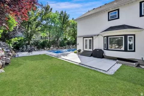 Exterior - 4433 S Devonshire Dr E, Bountiful, UT 84010 photo 9 of 11