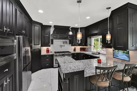 Kitchen - 4433 S Devonshire Dr E, Bountiful, UT 84010 photo 1 of 4