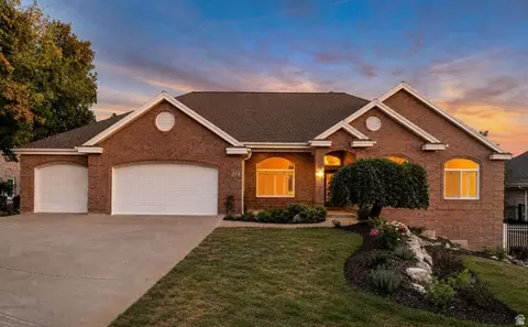 713 Springwood Dr, Farmington, UT 84025