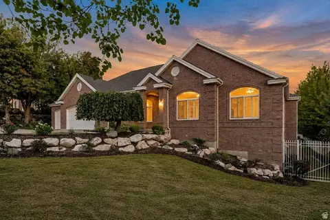 713 Springwood Dr, Farmington, UT 84025