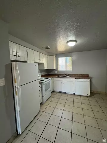 Kitchen - 1962 W 4700 S, Roy, UT 84067 photo 1 of 4