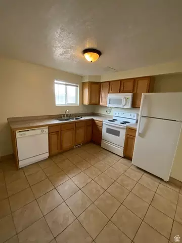 Kitchen - 1962 W 4700 S, Roy, UT 84067 photo 4 of 4