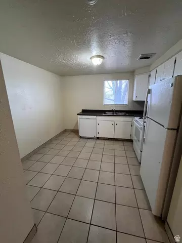 Kitchen - 1962 W 4700 S, Roy, UT 84067 photo 2 of 4