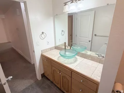 Bath - 10753 S 895 E, Sandy, UT 84094 photo 3 of 4