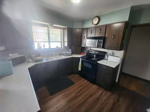 8908 S 60 E, Sandy, UT 84070 photo 2