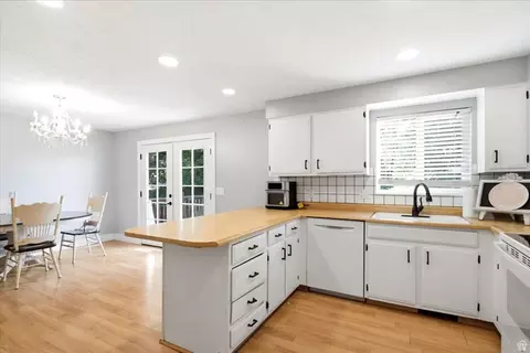 Kitchen - 84 E 1470 S, Farmington, UT 84025 photo 1 of 4