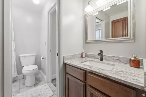Bath - 266 W Meadow Ln, Centerville, UT 84014 photo 3 of 6