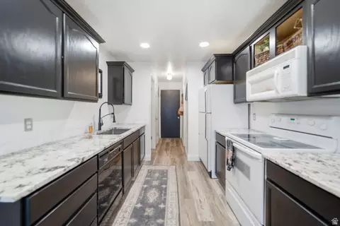 Kitchen - 266 W Meadow Ln, Centerville, UT 84014 photo 1 of 3