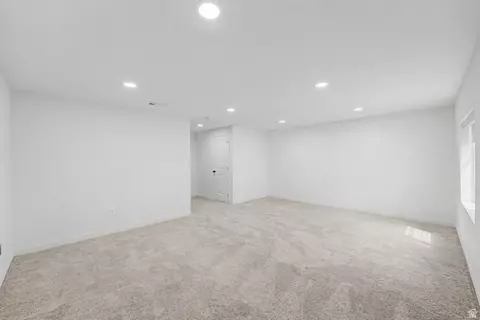 9367 N Vernham Ln, Eagle Mountain, UT 84005 photo 12