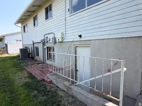 Exterior - 235 E 800 S, Layton, UT 84041 photo 2 of 7