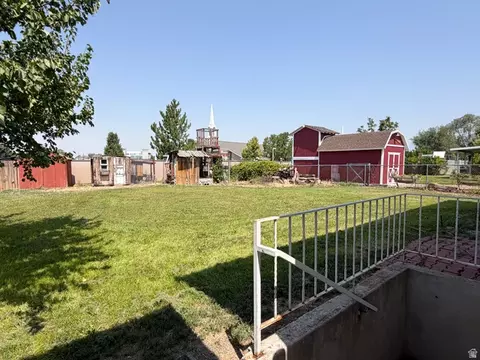 Exterior - 235 E 800 S, Layton, UT 84041 photo 5 of 7