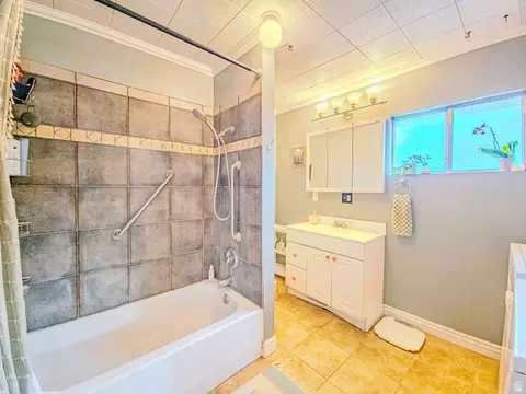 Bath - 47 S 200 E, Helper, UT 84526 photo 1 of 2