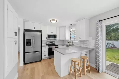 Kitchen - 1395 W 12290 S, Riverton, UT 84065 photo 2 of 4
