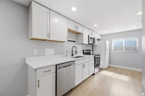 Kitchen - 1395 W 12290 S, Riverton, UT 84065 photo 3 of 4