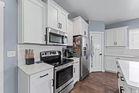 Kitchen - 3637 E Flint Creek Ln N, Eagle Mountain, UT 84005 photo 2 of 4