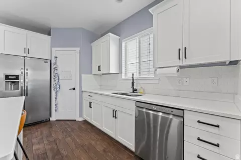 Kitchen - 3637 E Flint Creek Ln N, Eagle Mountain, UT 84005 photo 3 of 4