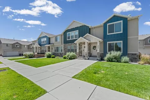 Exterior - 3637 E Flint Creek Ln N, Eagle Mountain, UT 84005 photo 3 of 5