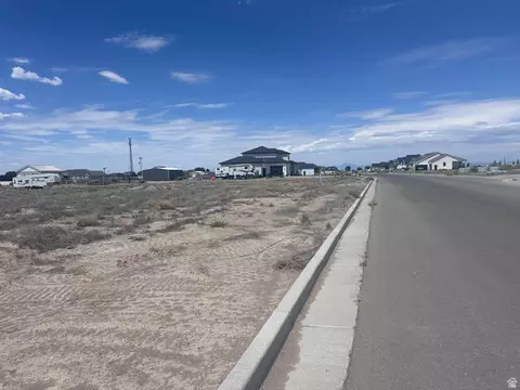 650 E 990 N #8, Delta, UT 84624 photo 3