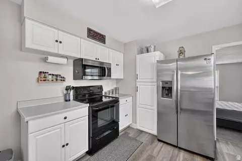 Kitchen - 173 N Talbot Dr, Layton, UT 84041 photo 2 of 3