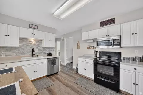 Kitchen - 173 N Talbot Dr, Layton, UT 84041 photo 1 of 3