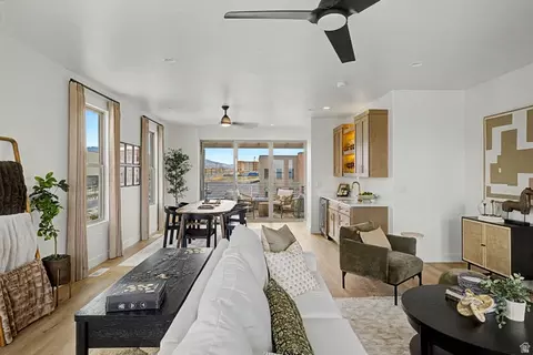 5353 W Center Field Dr S #125, South Jordan, UT 84009
