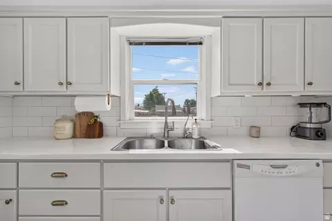 Kitchen - 425 N Main St, Orem, UT 84057 photo 3 of 5