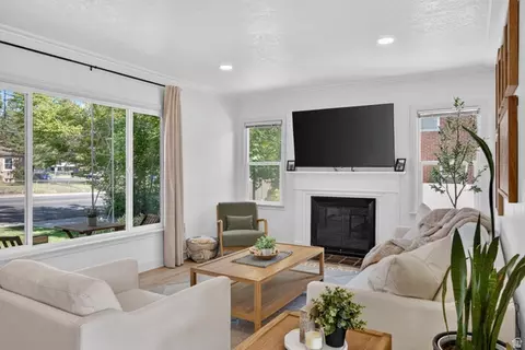 Living - 425 N Main St, Orem, UT 84057 photo 2 of 4