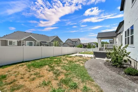 Exterior - 1568 E Cherry Ln, Layton, UT 84040 photo 10 of 10