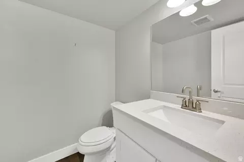 Bath - 1568 E Cherry Ln, Layton, UT 84040 photo 1 of 5