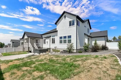 Exterior - 1568 E Cherry Ln, Layton, UT 84040 photo 9 of 10