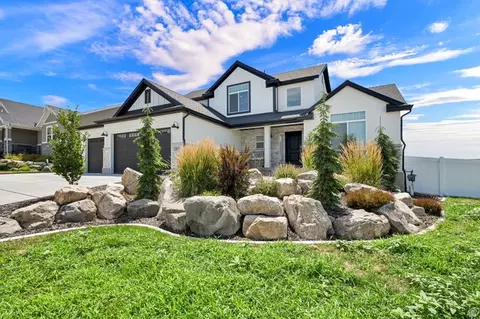 Exterior - 1568 E Cherry Ln, Layton, UT 84040 photo 2 of 10