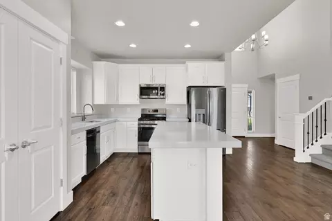 Kitchen - 1568 E Cherry Ln, Layton, UT 84040 photo 2 of 3