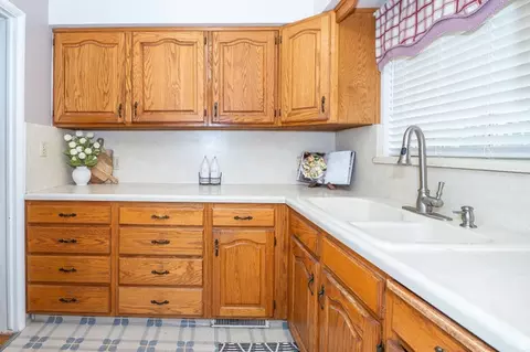 Kitchen - 1545 N 300 W, Bountiful, UT 84010 photo 3 of 5