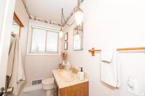 Bath - 1545 N 300 W, Bountiful, UT 84010 photo 2 of 3
