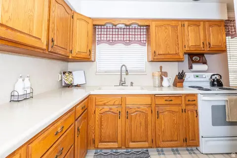 Kitchen - 1545 N 300 W, Bountiful, UT 84010 photo 2 of 5