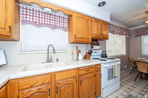 Kitchen - 1545 N 300 W, Bountiful, UT 84010 photo 4 of 5