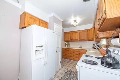 Kitchen - 1545 N 300 W, Bountiful, UT 84010 photo 5 of 5