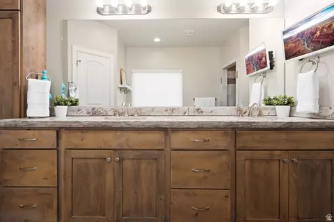 Bath - 175 W 1000 N, Mapleton, UT 84664 photo 5 of 6