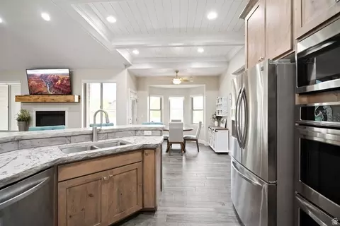 Kitchen - 175 W 1000 N, Mapleton, UT 84664 photo 2 of 3