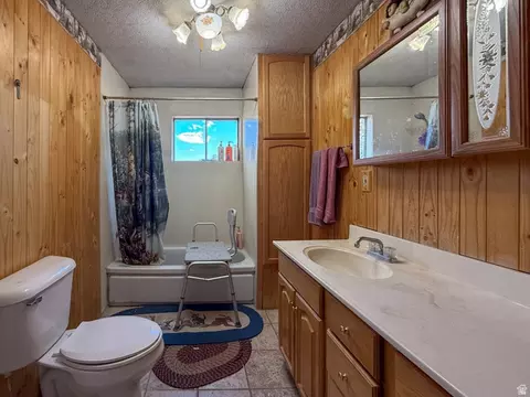 Bath - 215 S 200 E, Elmo, UT 84521 photo 1 of 1