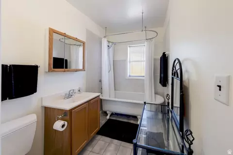Bath - 890 E Oak St, Moab, UT 84532 photo 2 of 2